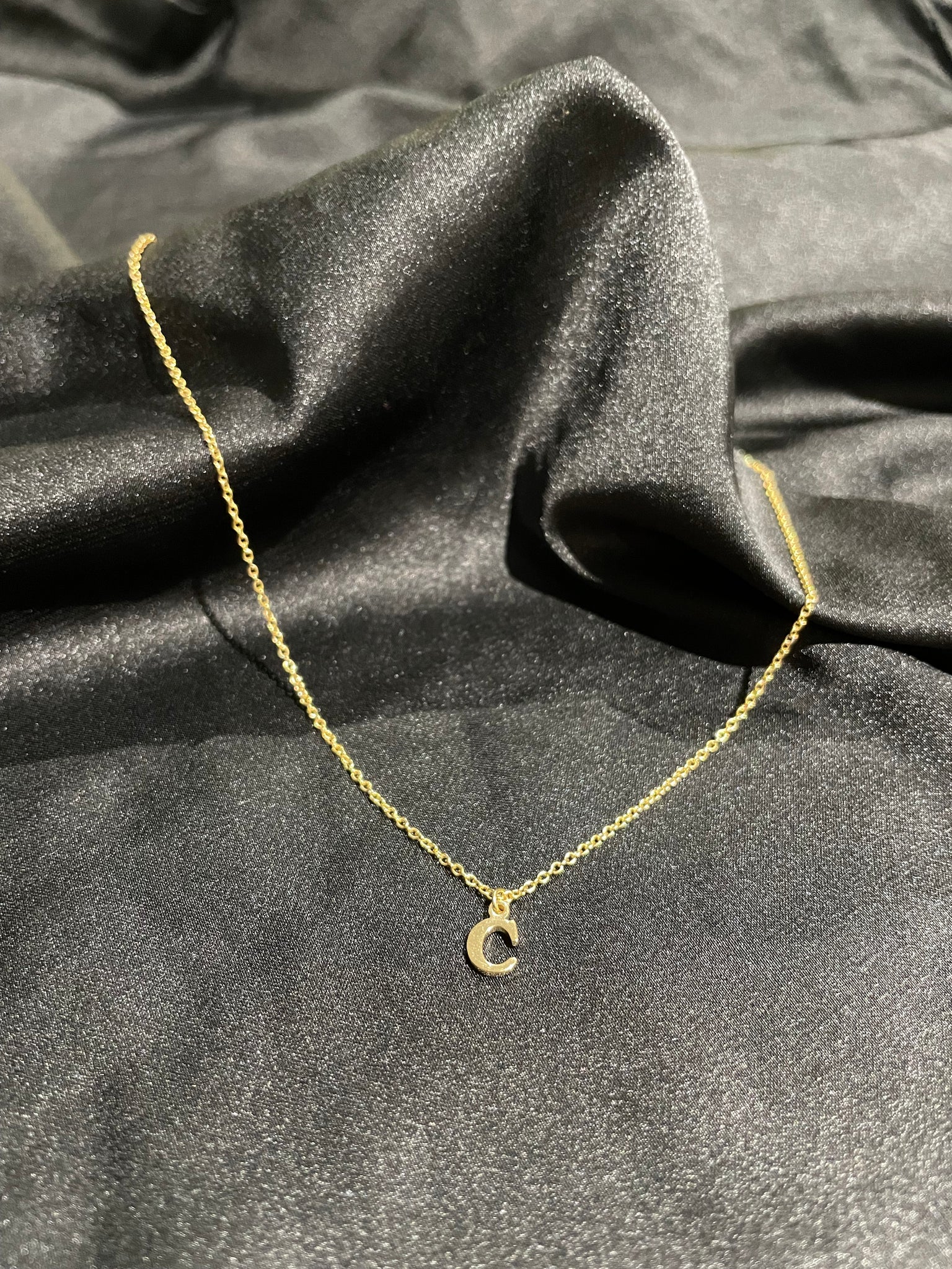 Initial necklace gold