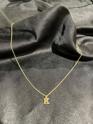 Initial necklace gold