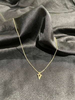 Initial necklace gold