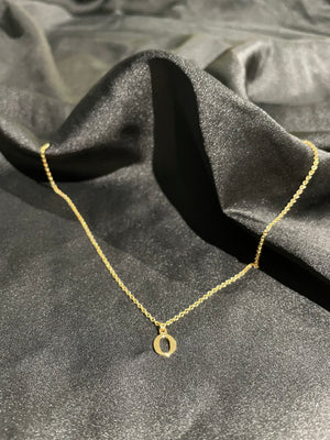 Initial necklace gold