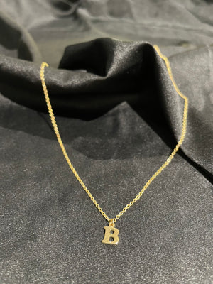 Initial necklace gold