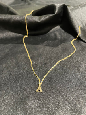 Initial necklace gold